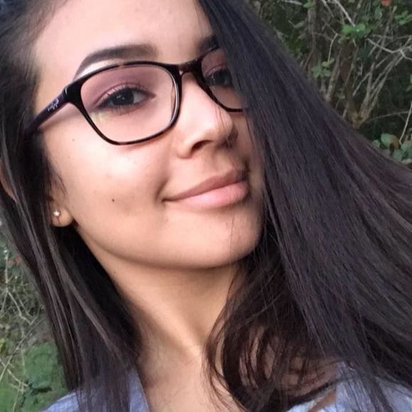 Meet your Posher, Anissa - Picture 1 of 1